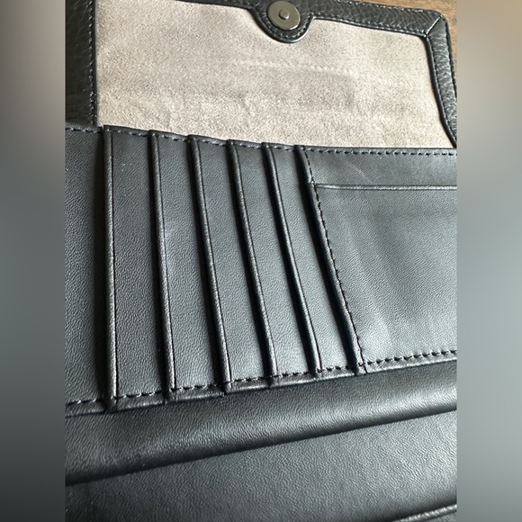 Vince Camuto Black Leather Clutch Wallet | VC-Bitty - Picture 6 of 8